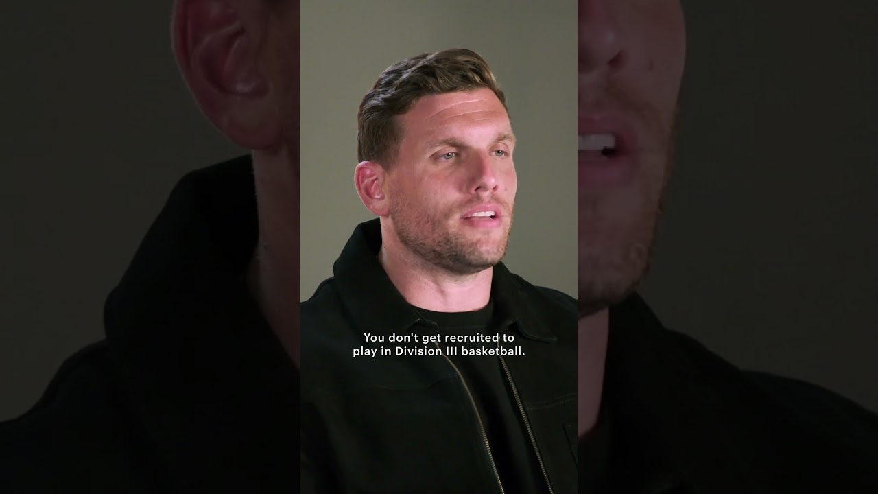 Chris reads his Wikipedia page. #ChrisDistefano #Comedy #Hulu