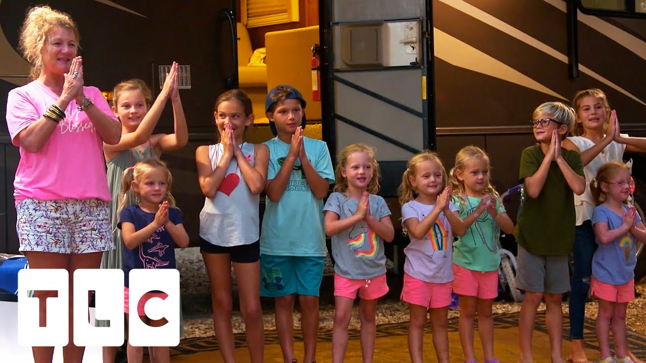Мими и дети устраивают уморительный спектакль для взрослых | OutDaughtered
