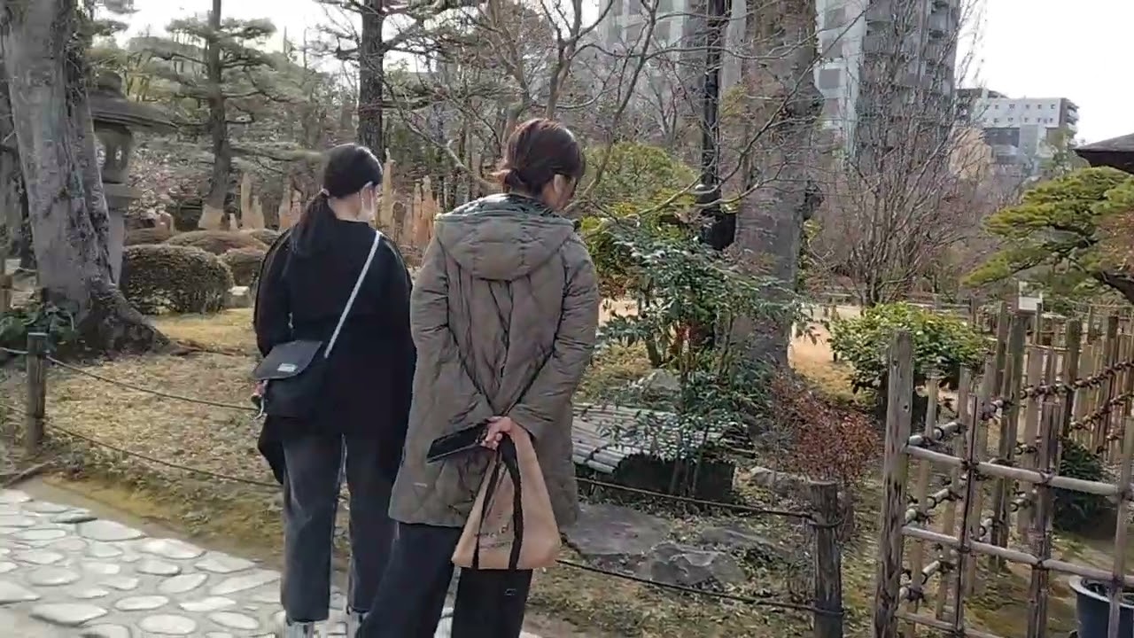 回遊式日本庭園　縮景園より