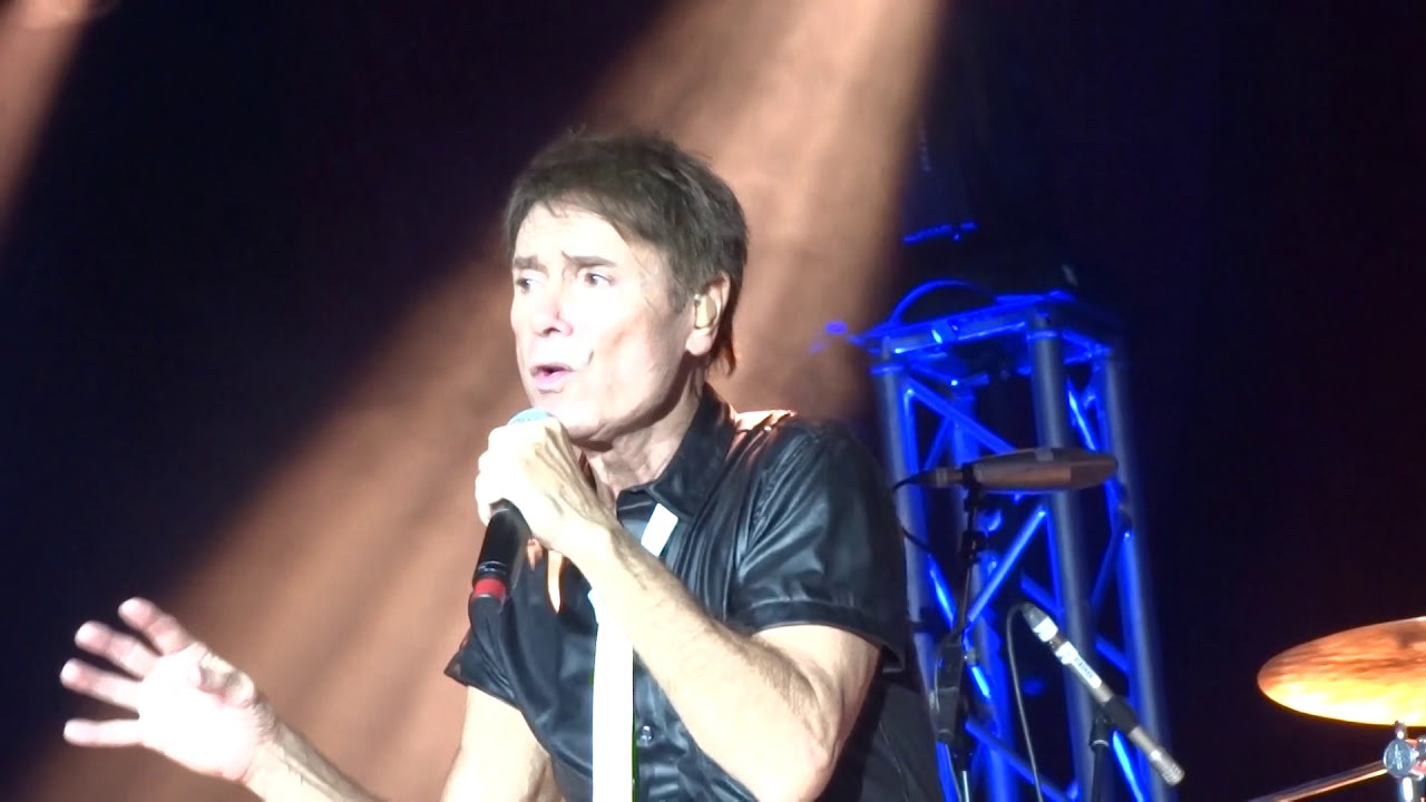 Cliff Richard Don't Cry Alone London 20170702155926