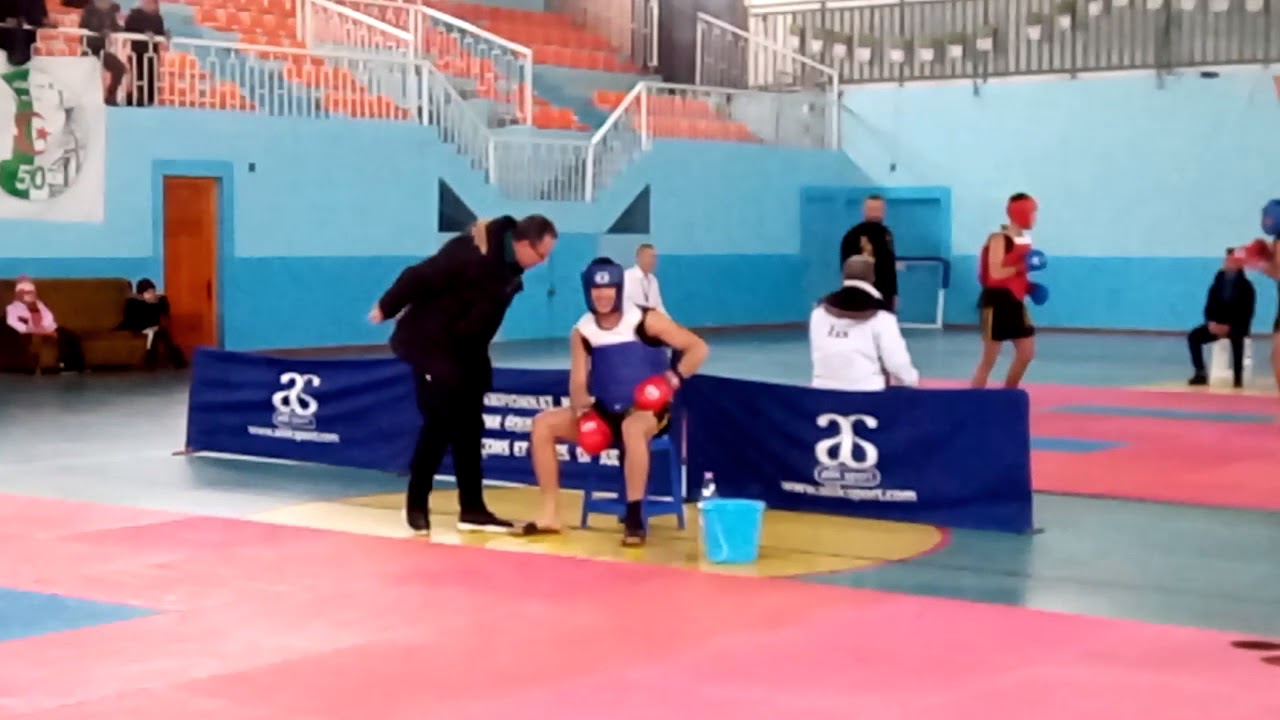 نزال في الفن الكونغ فو وشو على المستوى الولائي قسنطينة بين بن سويسي عماد ضد خصمه ياسر في وزن تحت 75