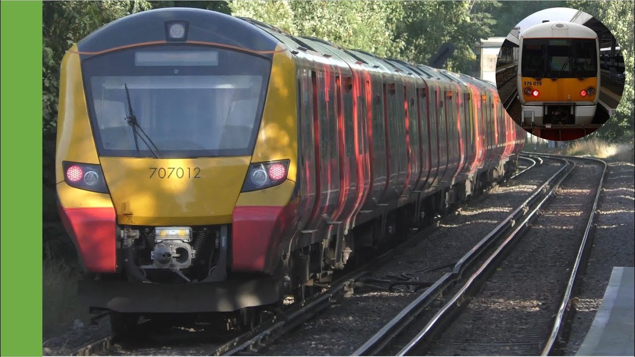 Trains at Barnes Bridge