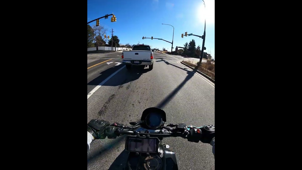 Husqvarna Svartpilen 401 - Mellow Sunday Cruise to Grab Coffee: Feb 2026