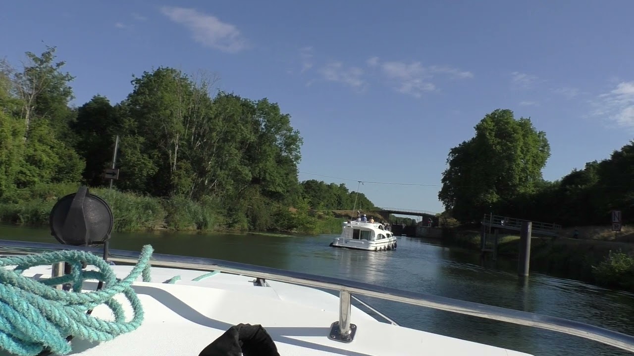 Mit dem Hausboot auf der Saône. Von Auxonne Saone aufwärts. Ablegen und  flussaufwärts Schleusen.