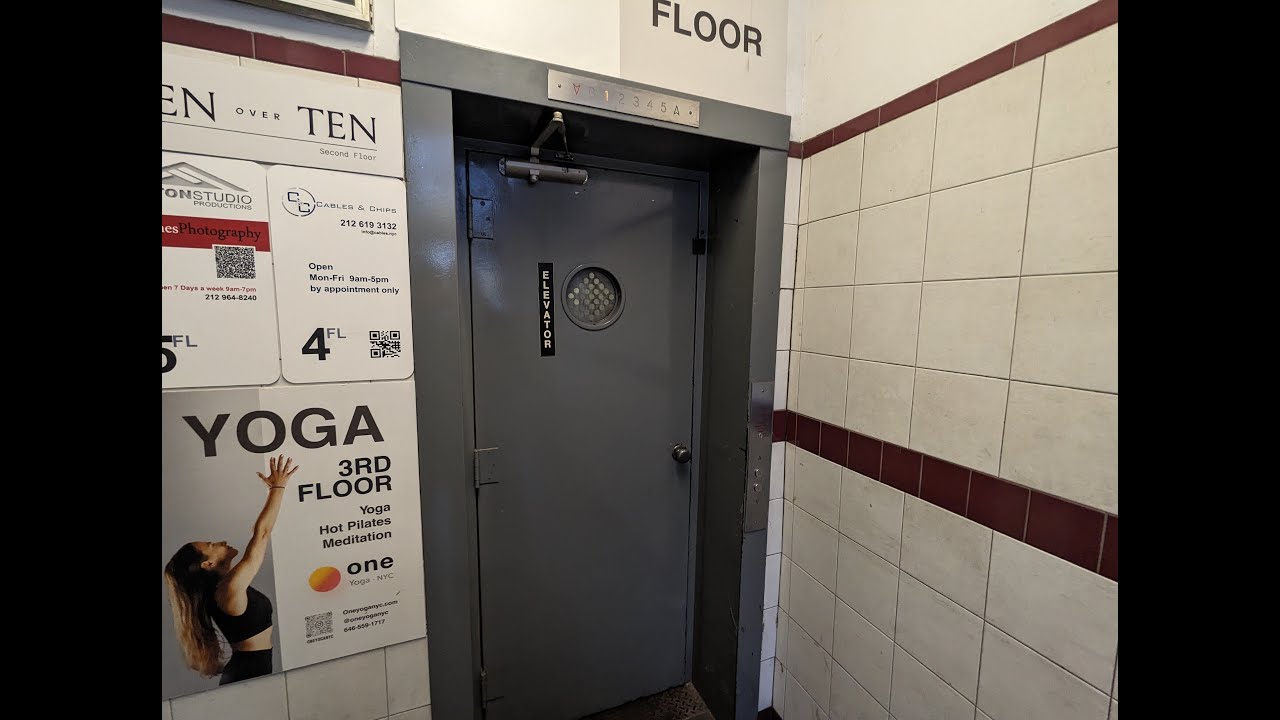 Aufzug @ 121 Fulton St, New York, NY 10038, USA