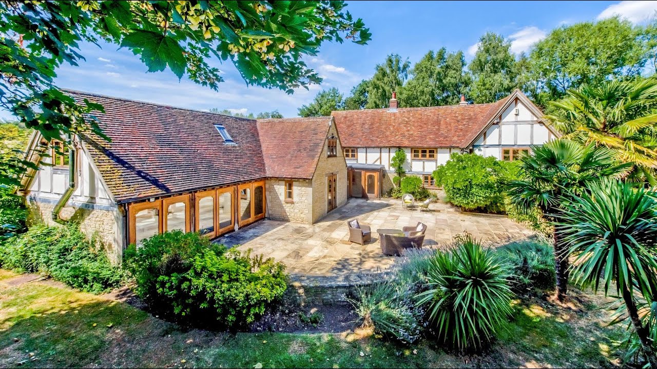 SOLD Fine & Country Oxfordshire.Thrupp Cottages fantastic location..