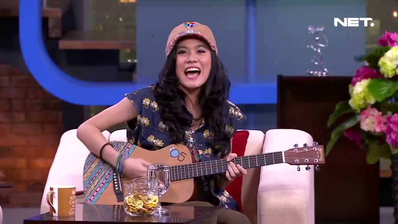 Sarah Sechan - Sheryl Sheinafia belajar gitar dari satpamnya