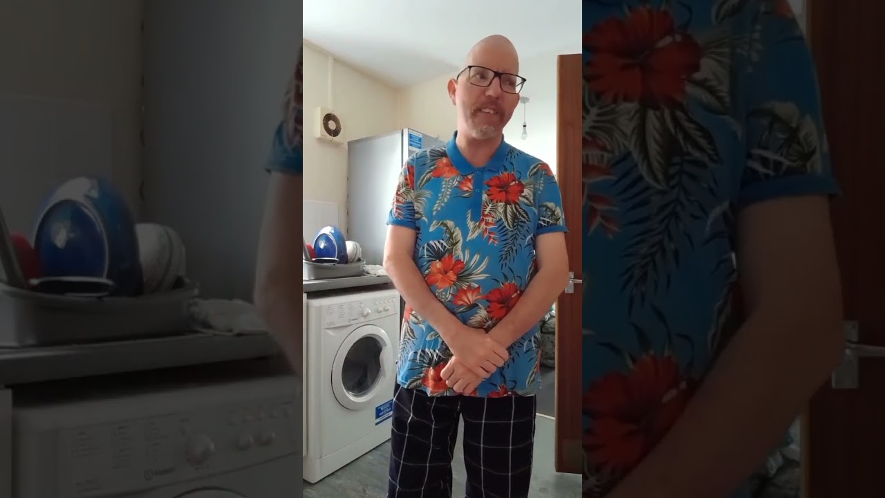 Steven Dawson tells the Loose Women that he didn't set fire to Hawaii, nor assassinate JFK