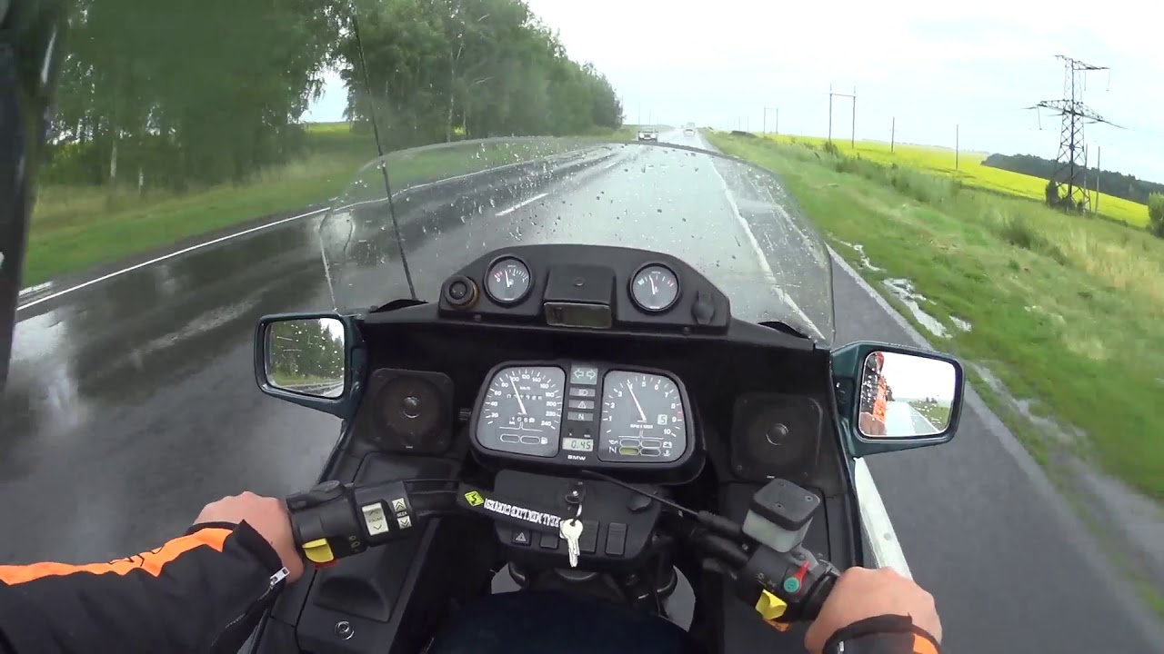 Дождь.  BMW K100 LT