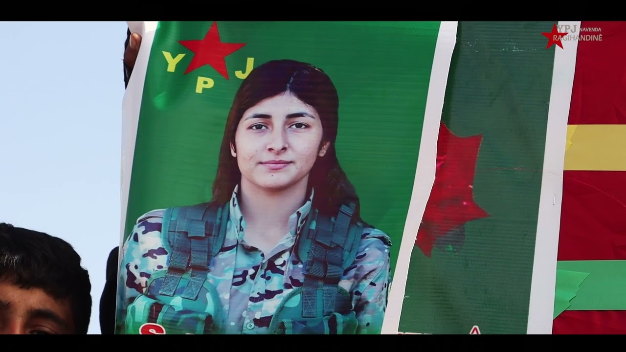 Li Kobanê ji bo 12 cangoriyên azadiyê merasîm hat lidarxistin