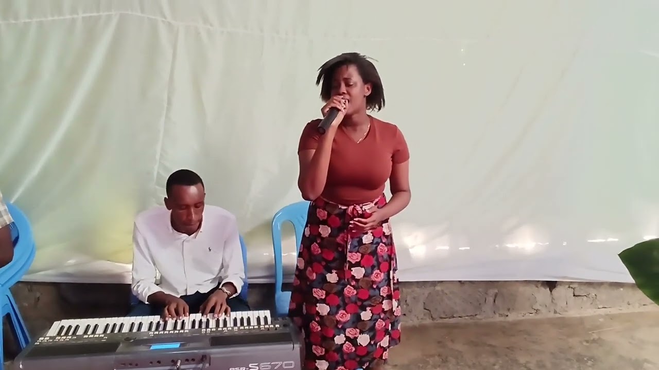 Nturengane utunvirije iyindirimbo  Stephy Ibikwiye 