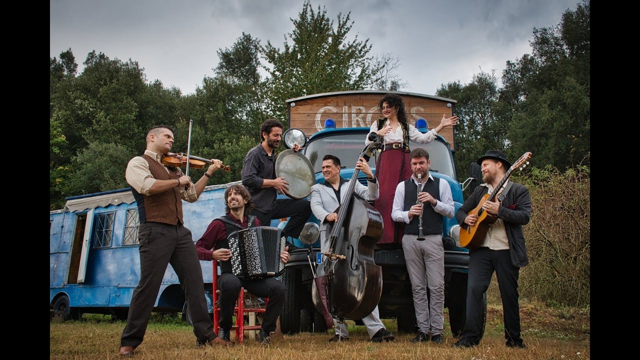 Barcelona Gipsy balKan Orchestra ...rencontres de voyage en Europe