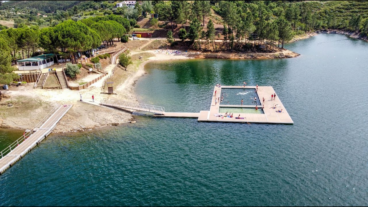 Praia fluvial da Aldeia do Mato junto à albufeira de Castelo de Bode