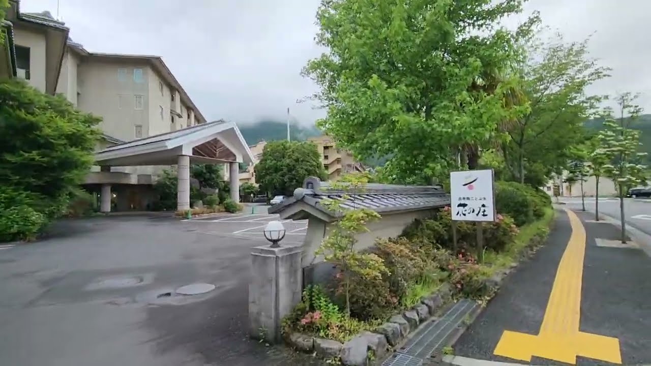 由布院駅から徒歩でゆふいん山水館へ