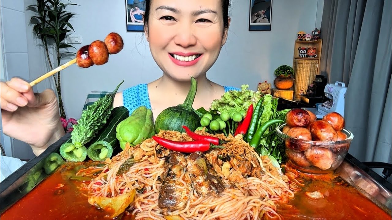 Thaifood ASMR ยำขนมจีนปลากระป๋องไส้กรอกอีสาน Spicy Khanom Jeen salad with canned fish MUKBANG SHOW