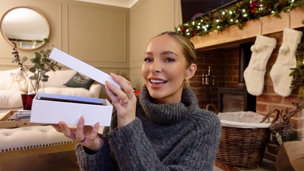 I'M HOME & MY EARLY CHRISTMAS GIFT | Vlogmas day 6
