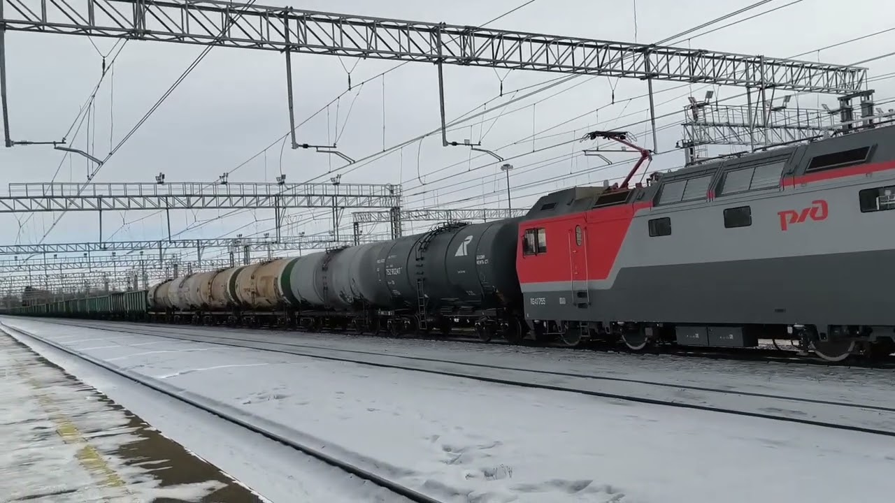 ВЛ10у-749 с полувагонами и приветливая 2ЭС6-1639 Синара на станции Веймарн #поездавидео #train 