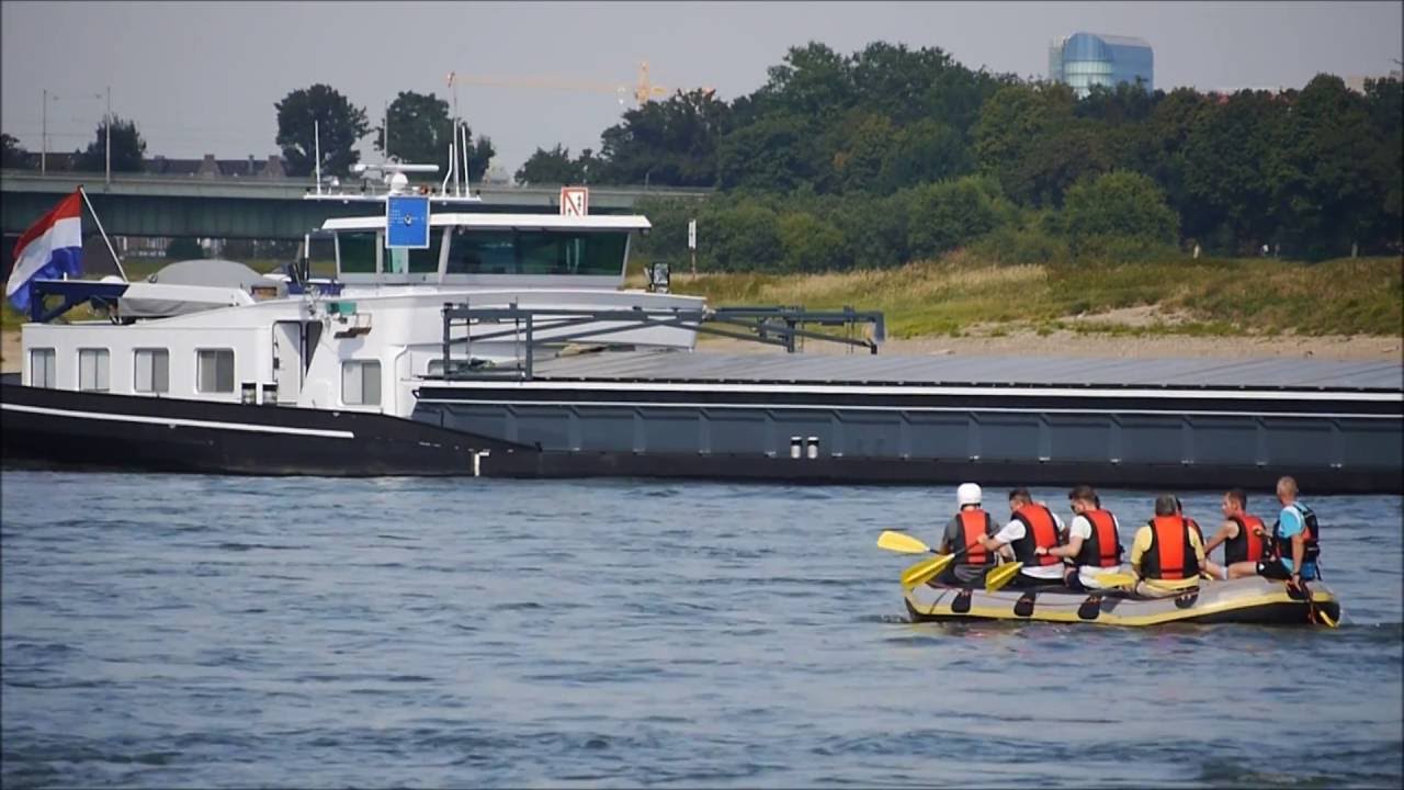 Schiffsverkehr auf dem Rhein