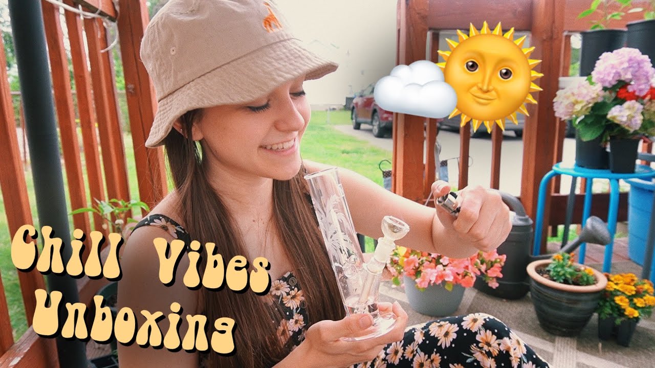 CHILL BACKYARD UNBOXING (ft. DHC)
