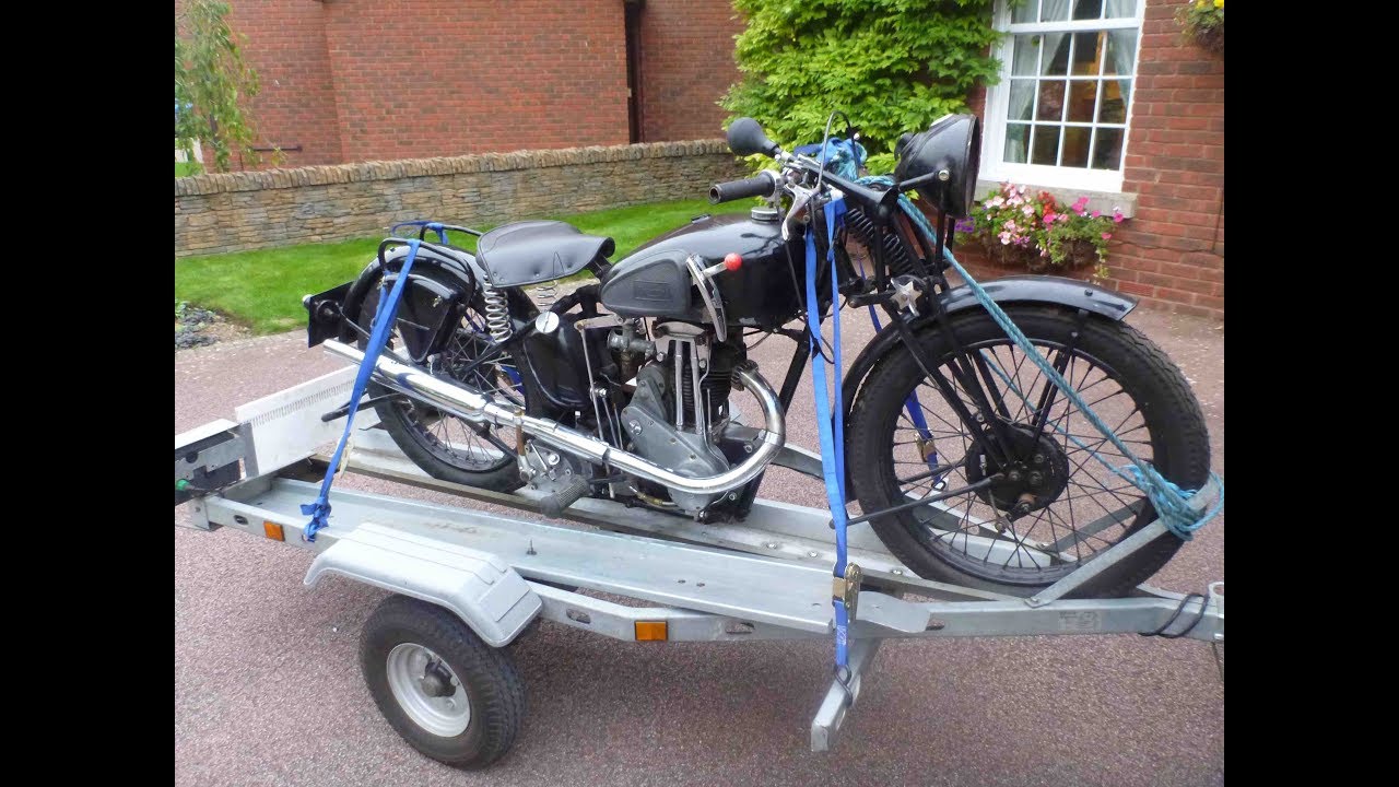Vintage Triumph motorcycle strip & rebuild. Part I