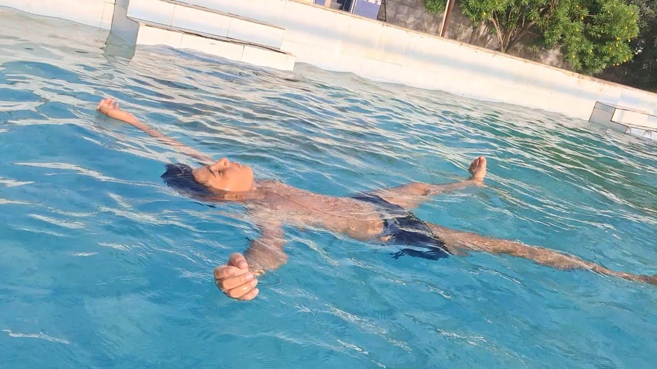 આને શું થયું Swimming Pool મા? 😱 - Gujarati vlog 