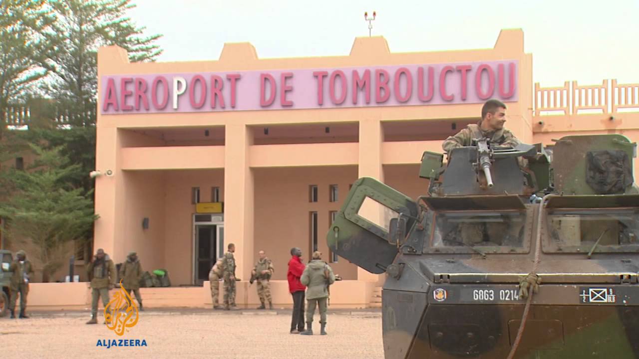 French Defence Ministry to cut military size