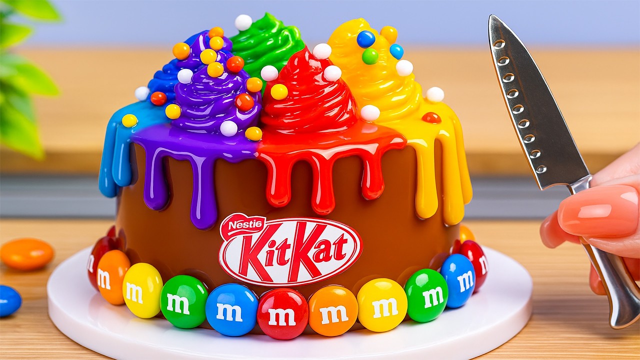 Волшебный торт KitKat и M&M’s 🌈🍫 Радужный шоколадный торт с красочным украшением | Gwen Mini Cakes