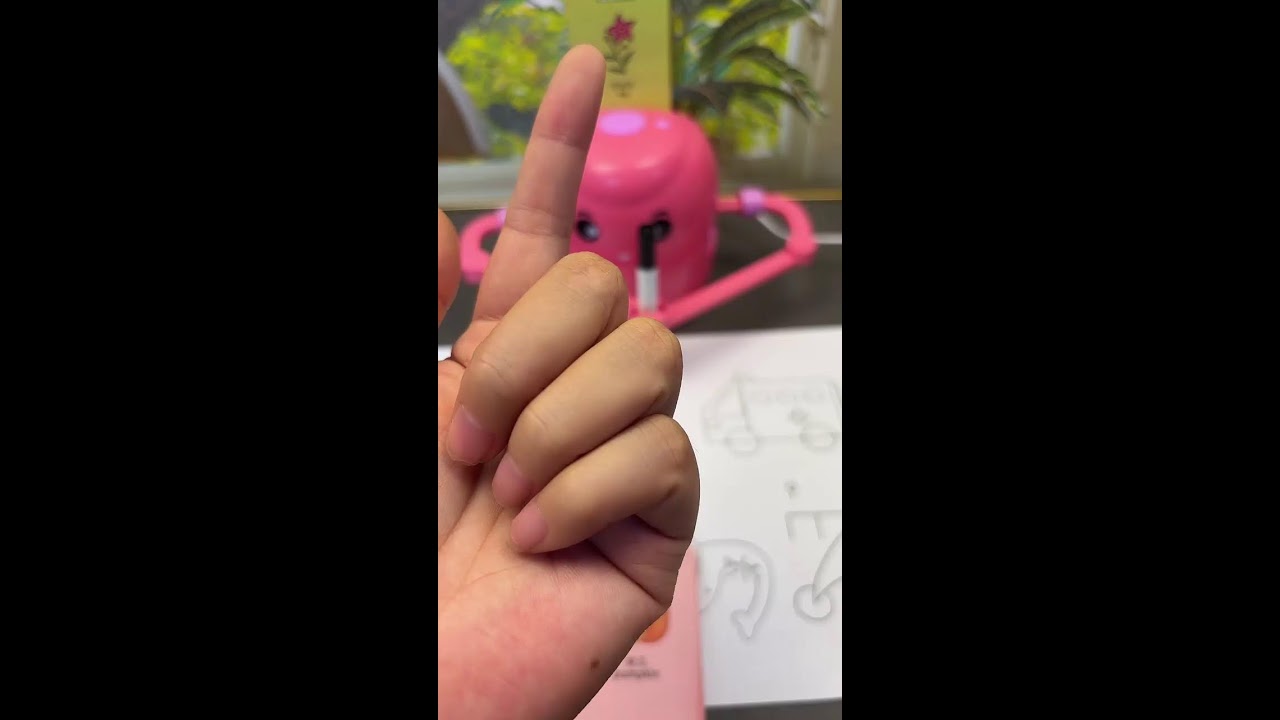 Kid-friendly drawing robot for screen-free art learning