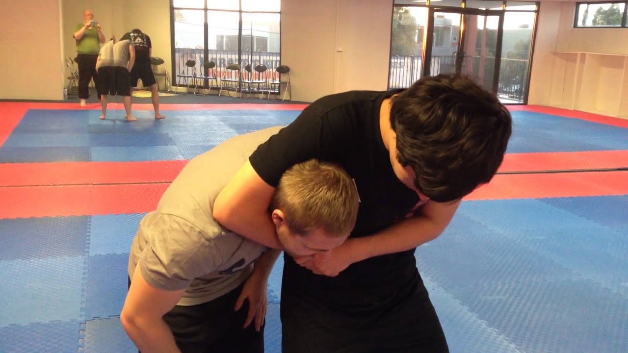 How to Escape a Wrist Grab and Side Headlock | Women's Self Defence
