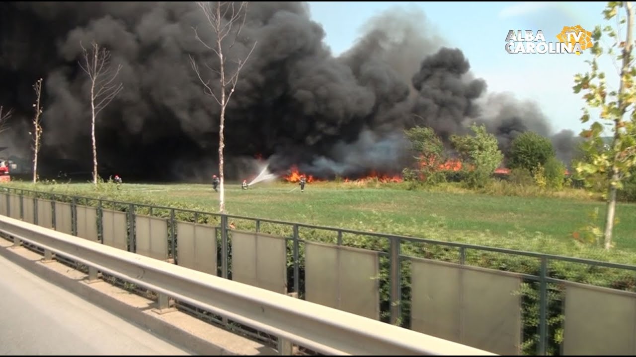 Incendiu în Alba Iulia la un depozit de deșeuri reciclabile