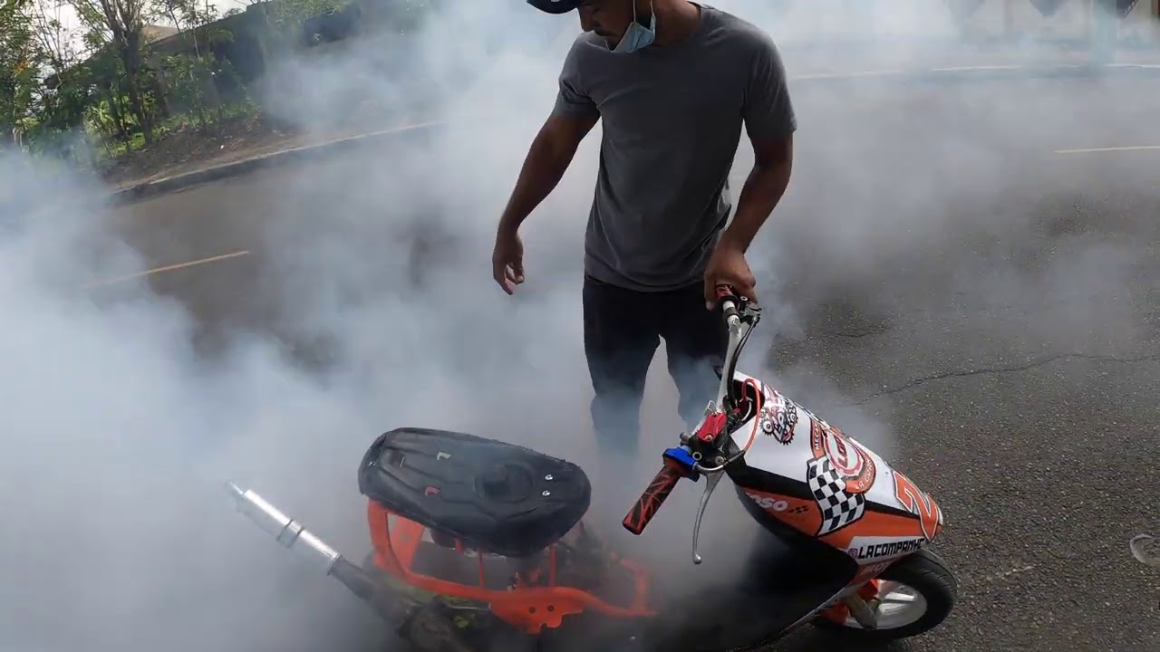 Quemando Goma en Mi Pasóla Yamaha JOG 101 (Explotó la Goma 🛵🔥)