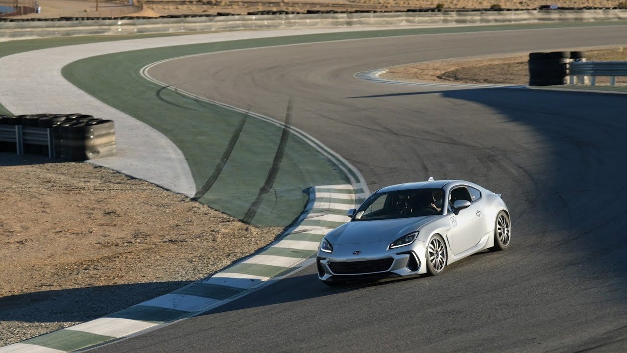 New Streets of Willow CW - 1st session laps, fun chasing a Z3 Coupe (1:26 PB) - 2022 Subaru BRZ