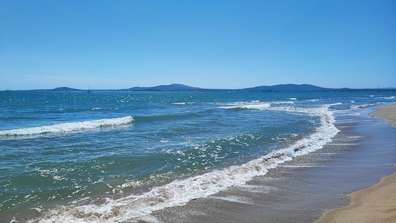 Влакчетата и морето,морето и влакчетата.🌊 ЖП гара Бургас.