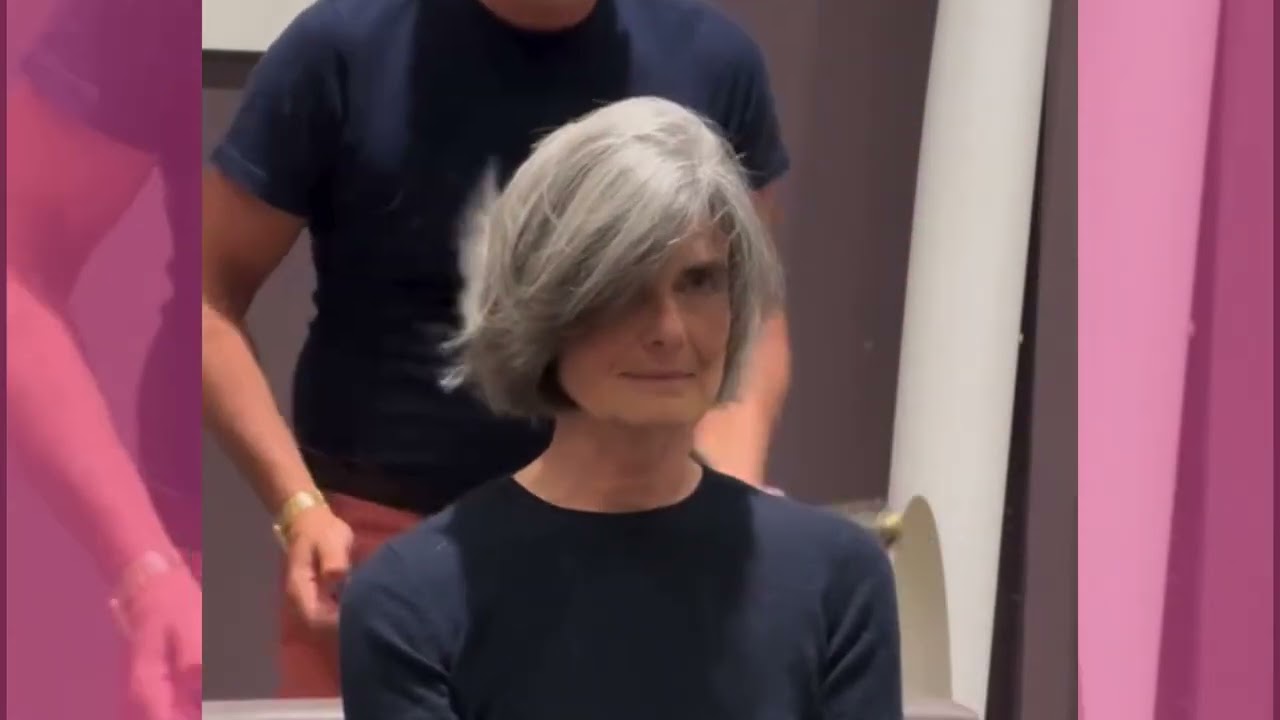 Taglio corto elegante per capelli grigi: short bob donna
