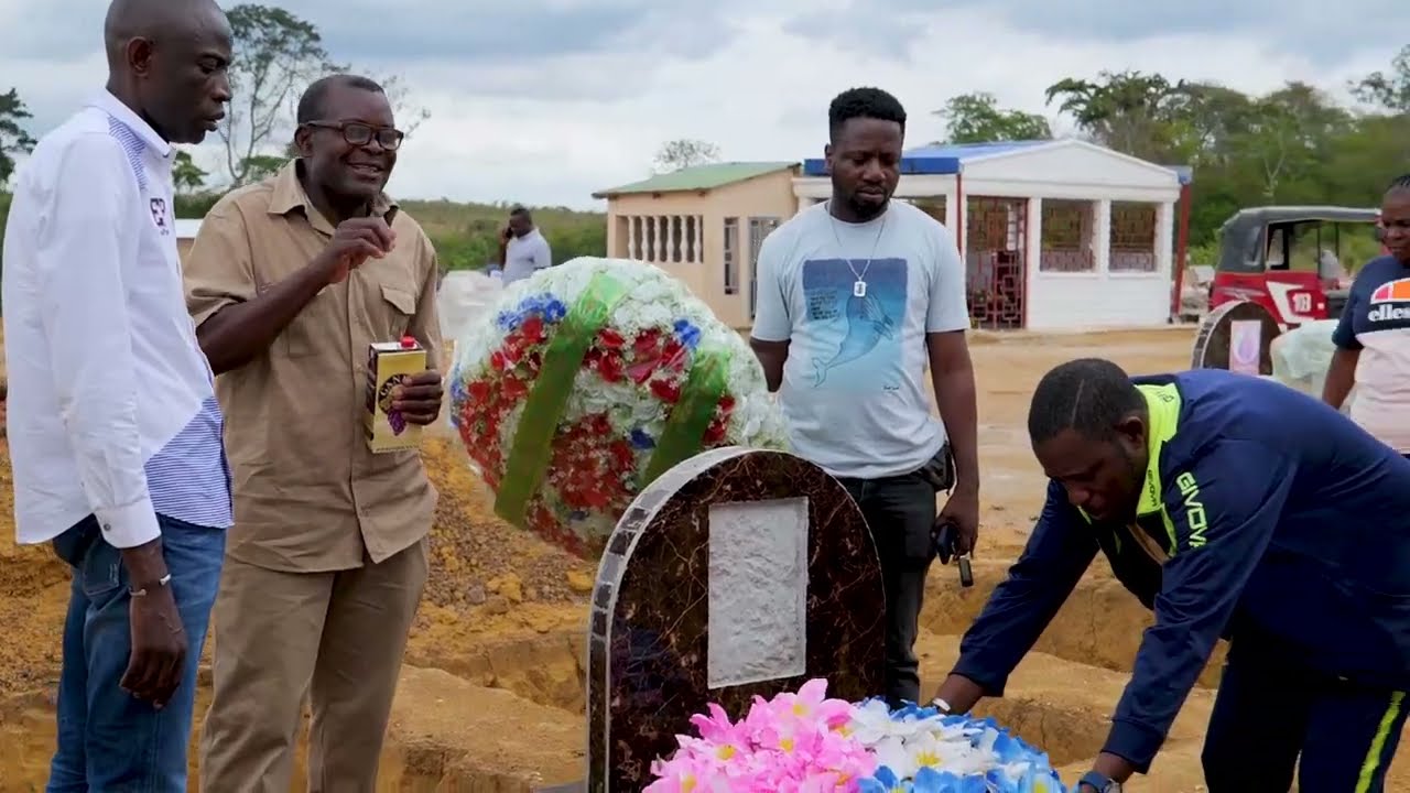 Dépôt de gerbe de fleurs le 1er Novembre 2024 par Modeste Kidimba et famille