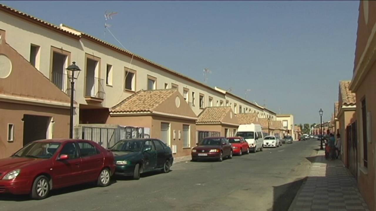 Vecinos preocupados en Villamanrique de la Condesa por las casas okupadas