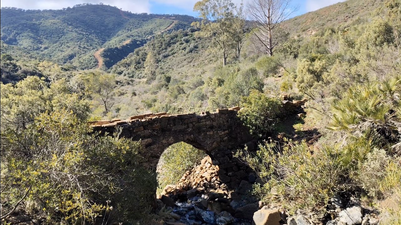 Acequia Río Ojén,Sierra de las Nieves límite con Sierra de Alpujata, Málaga 