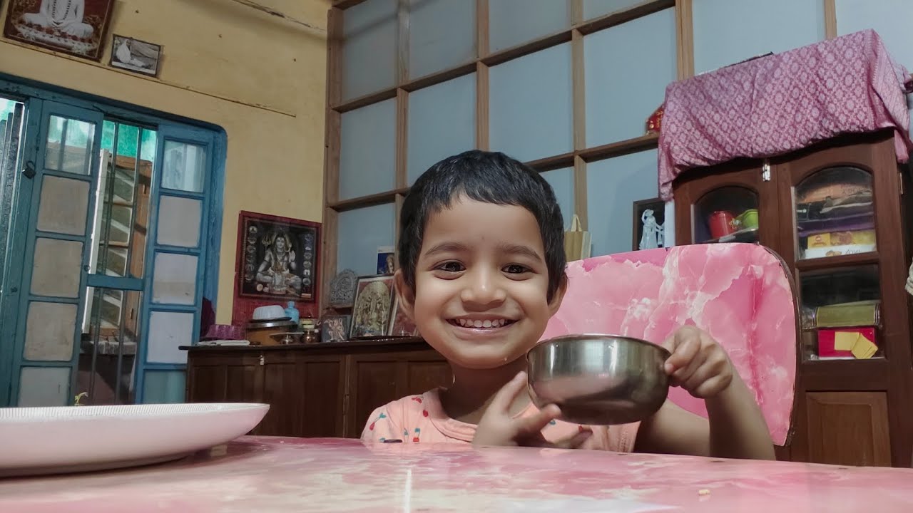 Risa Ranir Misti Khawa 🍬👧 | Cute Baby Eating Sweets..food #everyone #babygirl #sweet #vidio 