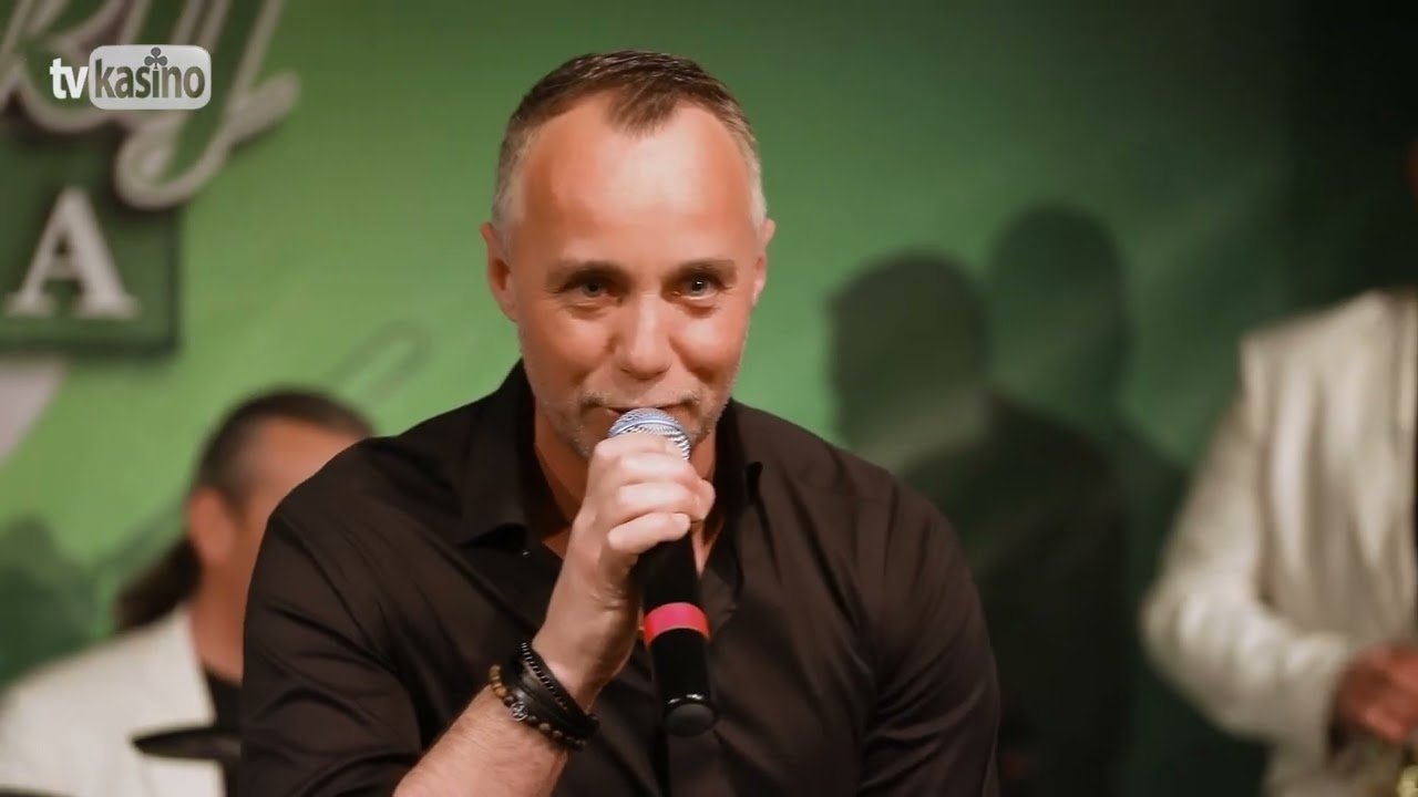 Marek Bednár: Mix červených ruží