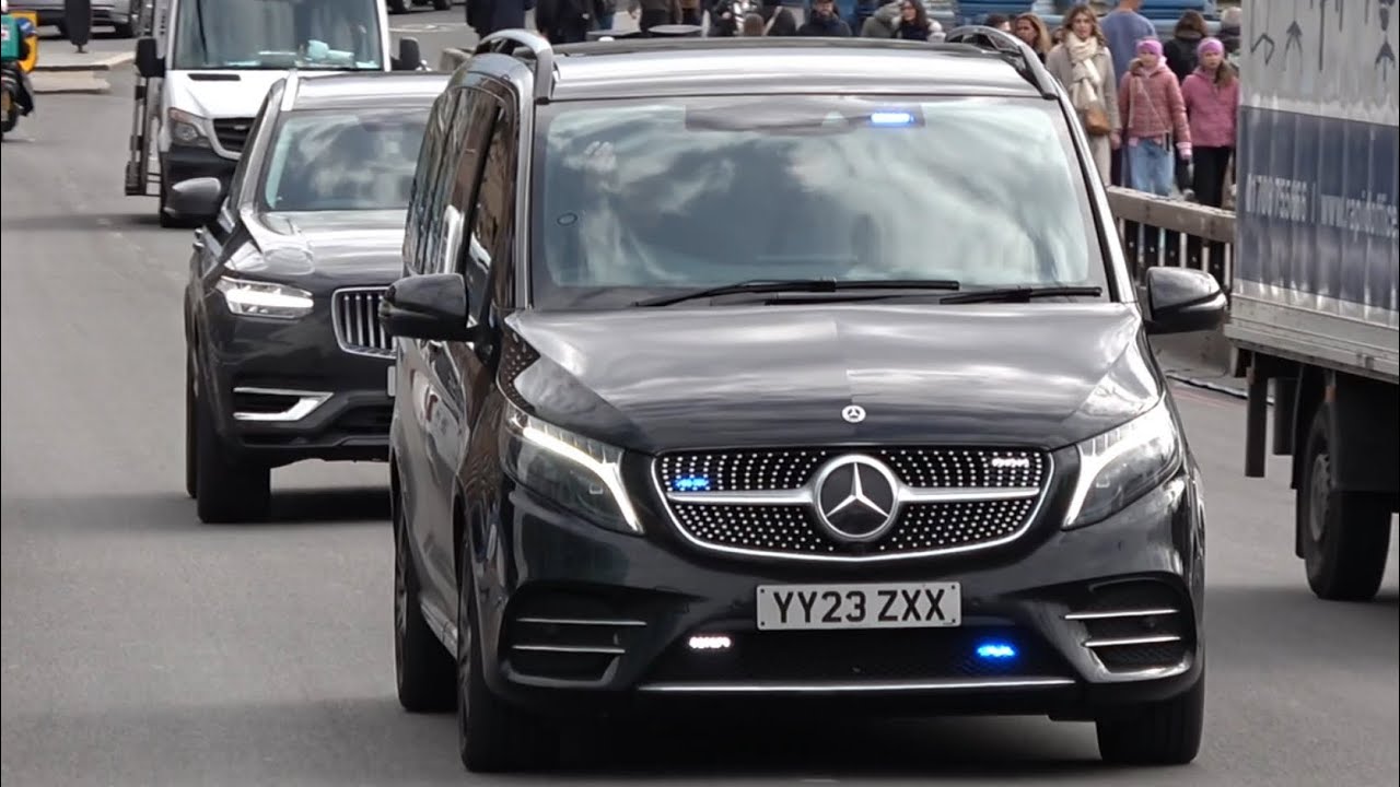 Counter Terrorism Unmarked Mercedes Benz Vito & Volvo XC90 responding in convoy through Tower Hill.