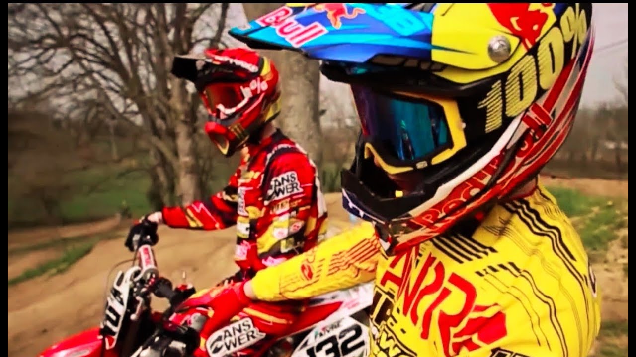 GIRL'S MOTOCROSS ACTION - [FULL HD]