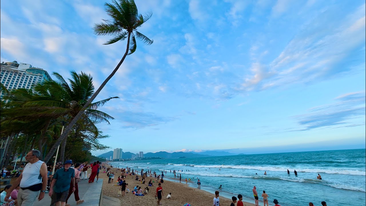 Chiều Bình Yên Bên Biển Nha Trang - Nha Trang Đông Vui Những Ngày Nghỉ Lễ Tết | NTTT