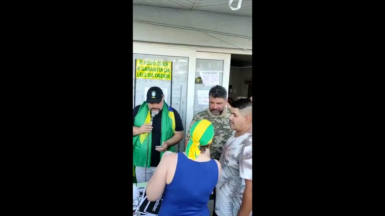 Em acampamento golpista, bolsonarista inventa que mandados de prisão foram expedidos contra STF