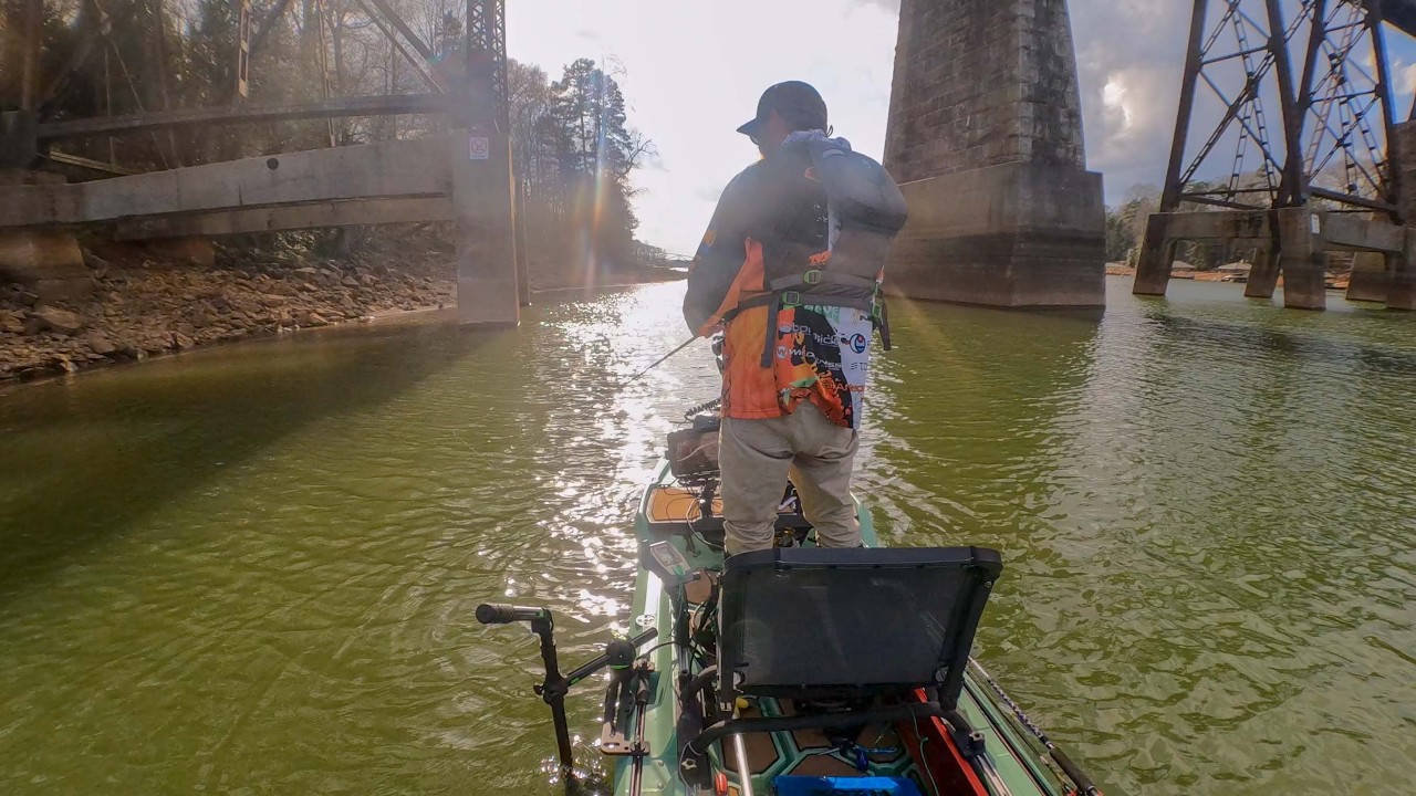 Наконец-то у вас получилось ловить рыбу в зарослях с помощью бинокля!