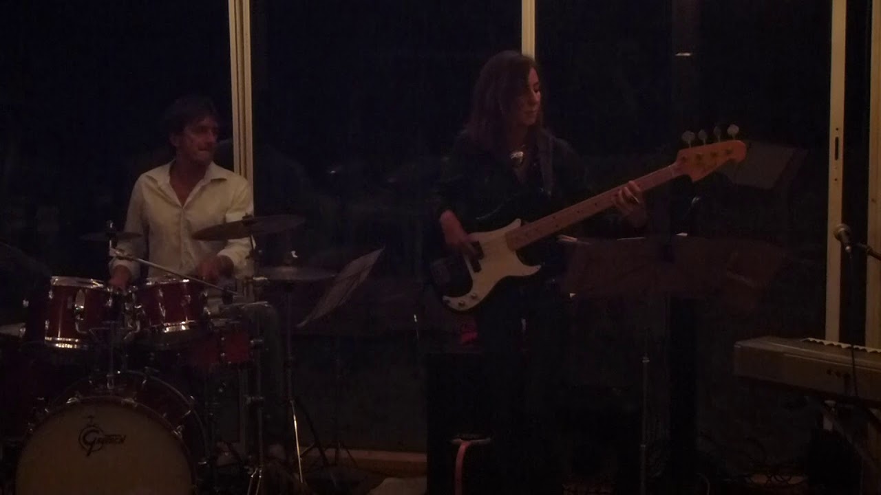 Leonie hey bass solo