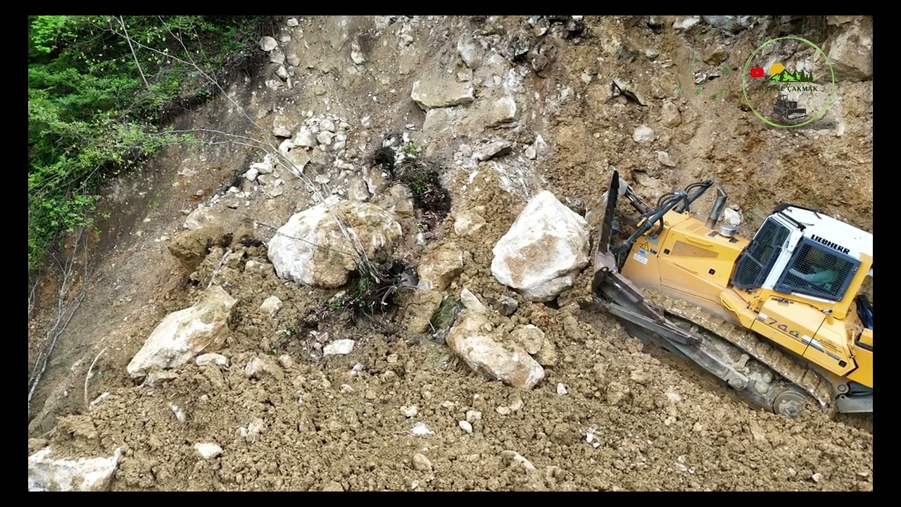Rock removal with LIEBHERR 744 dozer #bulldozer #dozer #work machines liebherr#komatsu#discover