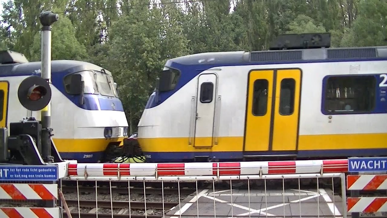 Spoorwegovergang Wijhe // Dutch railroad crossing