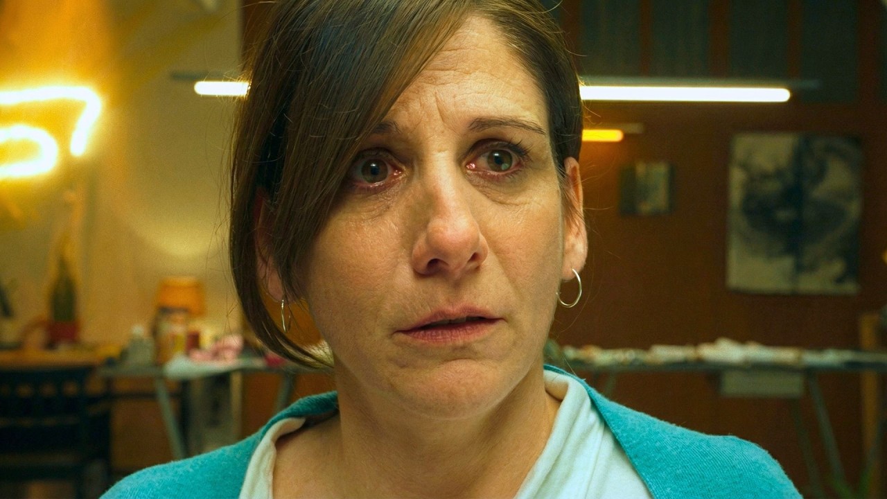 6 незнакомцев приходят на терапию, но вместо психолога их ждут конверты, которые не стоило вскрывать