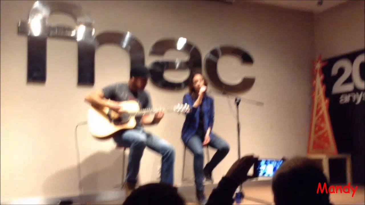 Arrested, Chenoa - Acústico y firma Fnac Barcelona