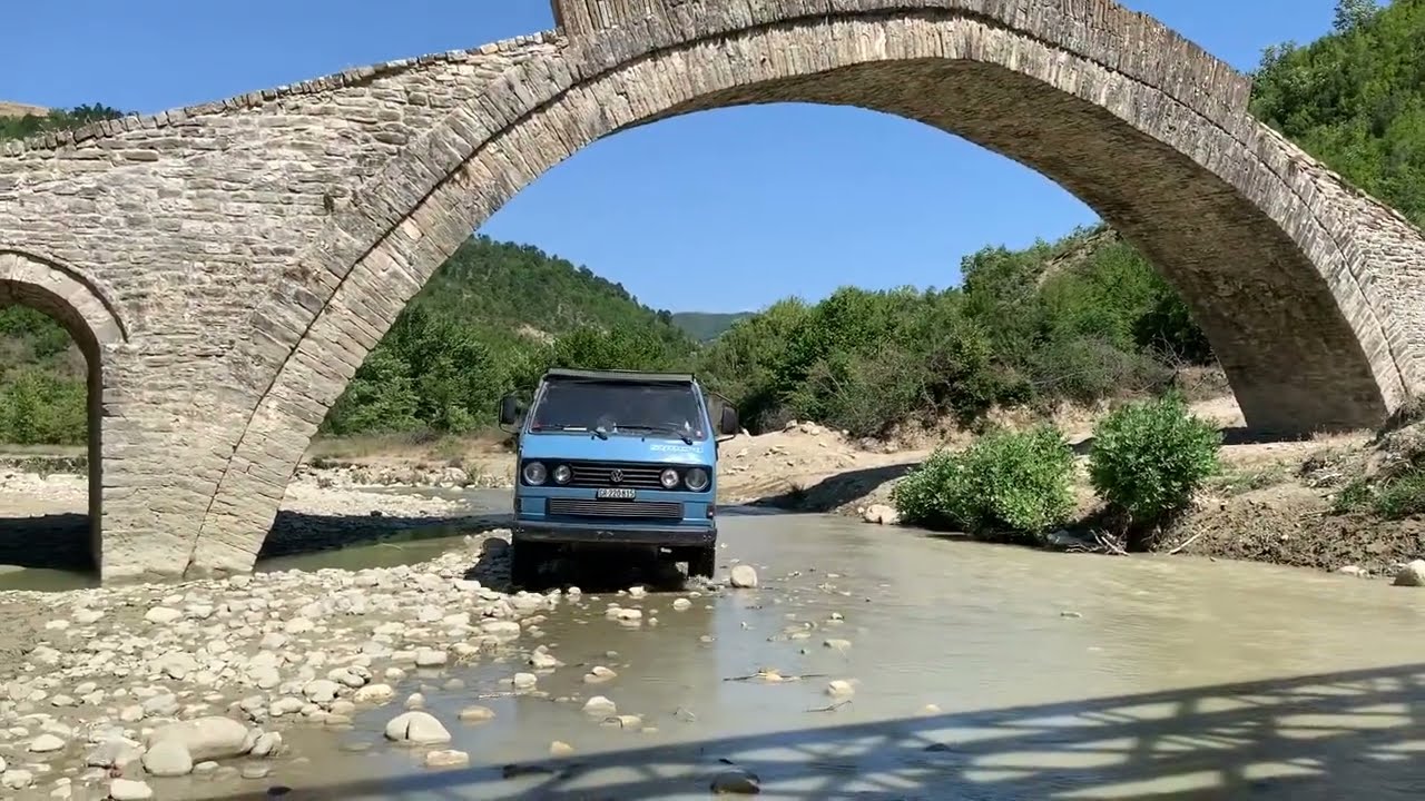 T3 Syncro DoKa Flussdurchfahrt mit Schlammigem Ausgang